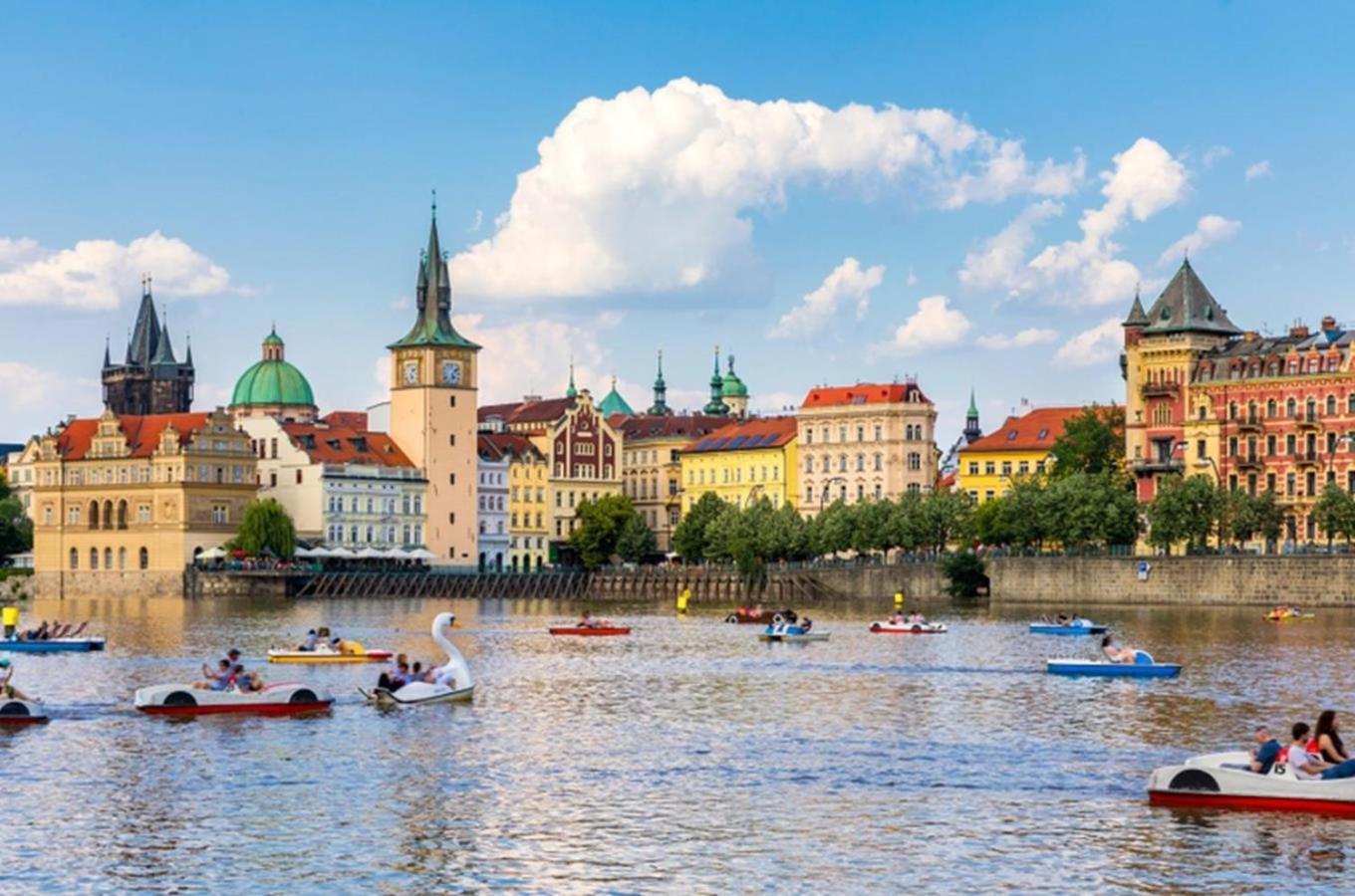 Spacious Near Karlin Square Apartmán Prague