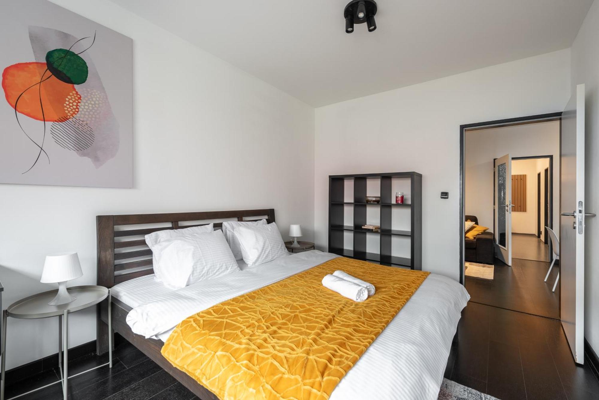 Spacious Near Karlin Square Apartmán *