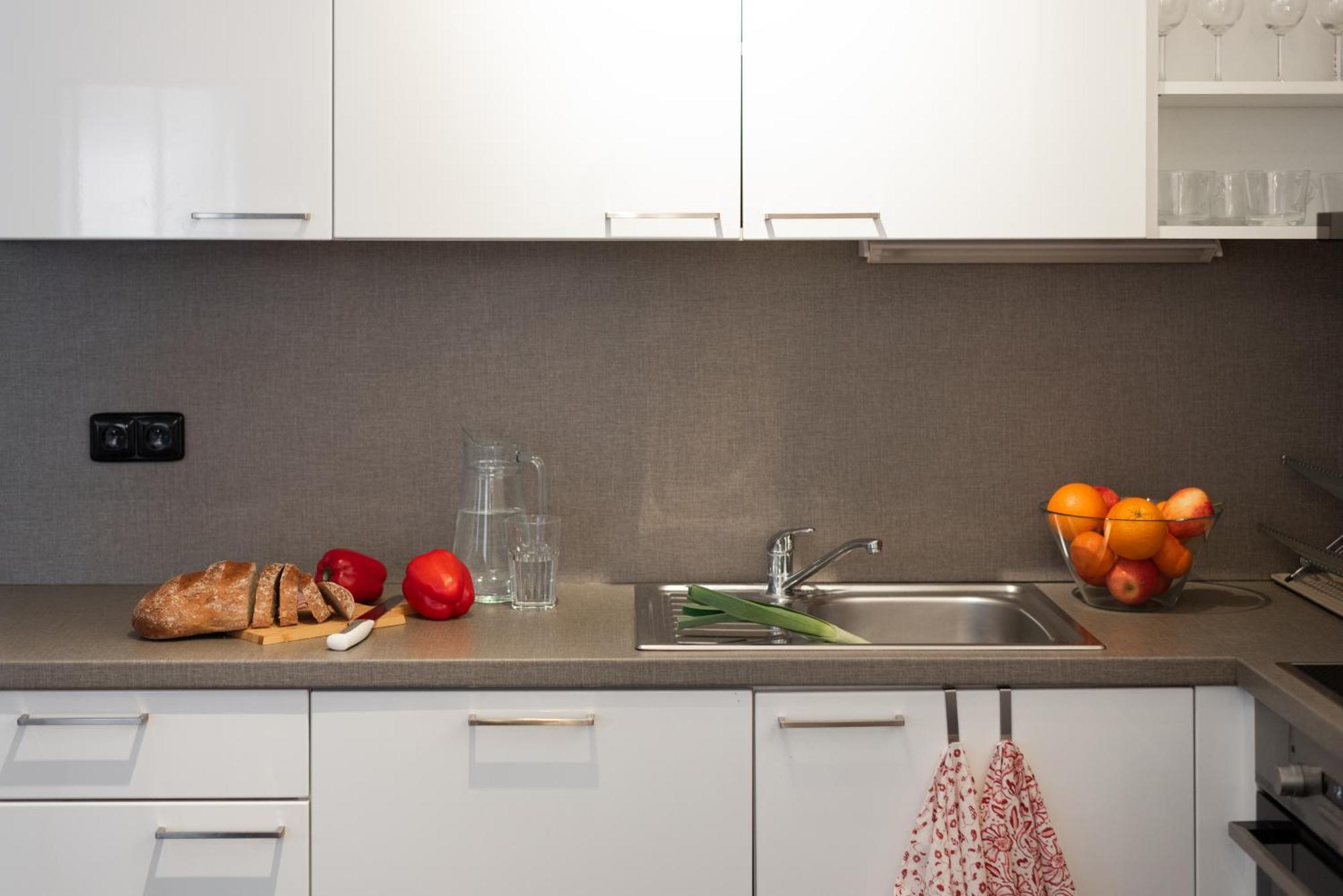 Apartment Spacious Near Karlin Square *